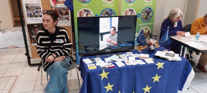Le stand du projet TRUST Art Therapy (Trauma Refugees Ukraine Solidarity Therapy)