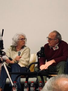 Participants à la table ronde : Evelyne Marchal, psychiatre, et Didier Francfort, le modérateur
