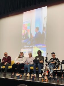 Photo des participants de la table ronde après la conférence
