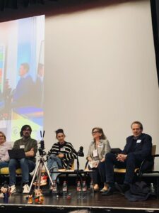 Photo des participants de la table ronde après la conférence
